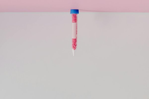 Faire grossir sa poitrine : solutions naturelles et médicales