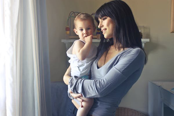 Solutions naturelles pour futures mamans : un soutien bienveillant